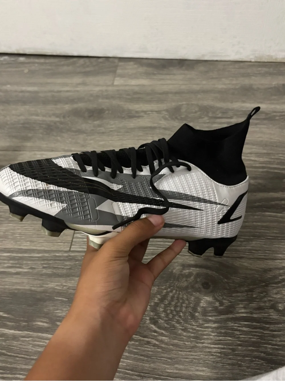 Football/soccer cleats
